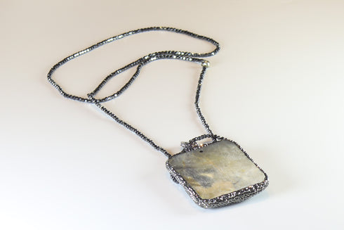 Işıltılı Kare Doğal Taş Kolye