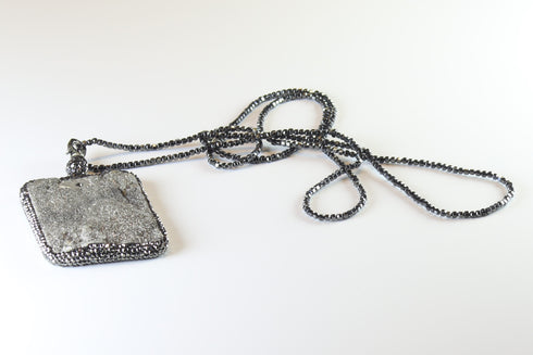 Işıltılı Kare Doğal Taş Kolye