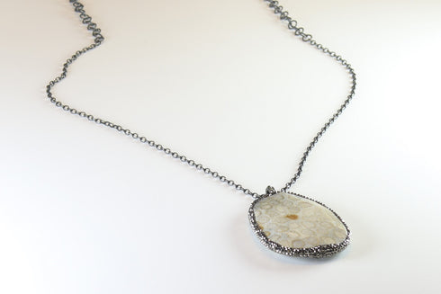 Gümüş Zincirli Oval Doğal Taş Kolye