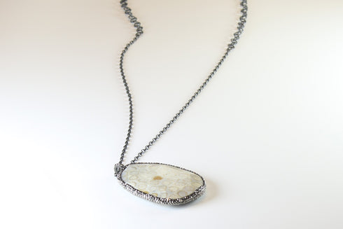 Gümüş Zincirli Oval Doğal Taş Kolye