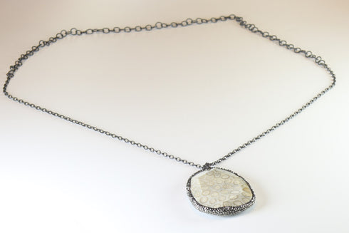 Gümüş Zincirli Oval Doğal Taş Kolye