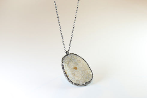Gümüş Zincirli Oval Doğal Taş Kolye