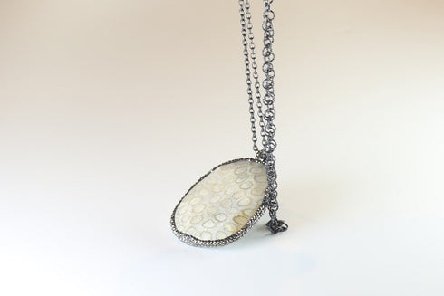 Gümüş Zincirli Oval Doğal Taş Kolye